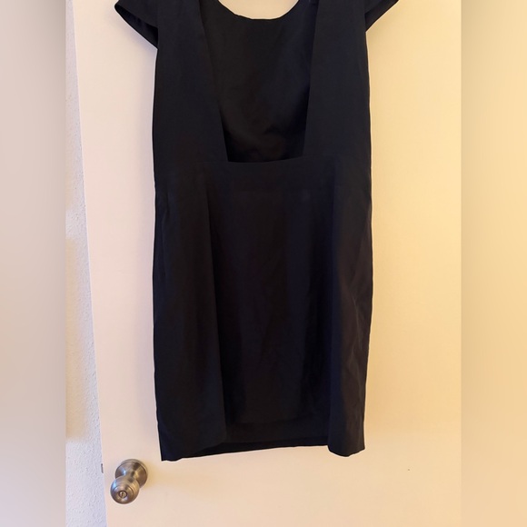 Cap Sleeve Backless Dress - Picture 4 of 8